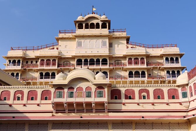 2-Day Private Jaipur City Sightseeing Tour with Three Forts - Day 1: Amer Fort, Stepwell Art, Jal Mahal, City Palace, and Jantar Mantar