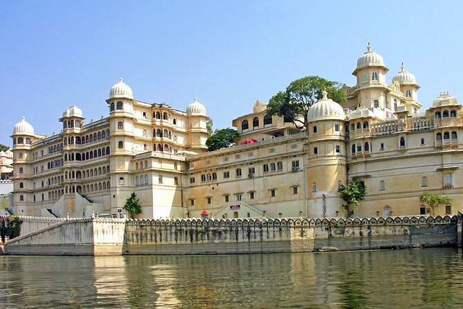 7 Days Private Luxury Heritage Rajasthan Tour from Jaipur - Day 1 Jaipur: Patrika Gate and Birla Mandir Set the Tone