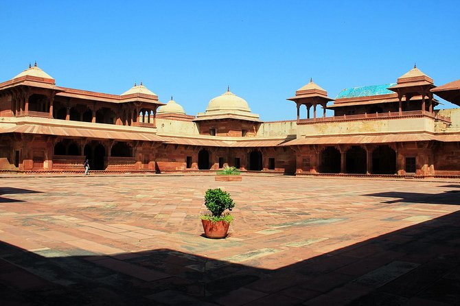 Affordable transfer from Jaipur to Agra via Fatehpur Sikri - How the transfer actually feels in the car