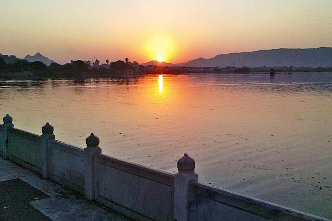 Ajmer Pushkar Day Tour from Jaipur - Finding Your Driver and Getting Oriented Fast