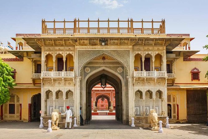 All Inclusive Private Jaipur City Tour with 5-star Lunch & Guide - Jal Mahal and Hawa Mahal: two quick stops built for photos