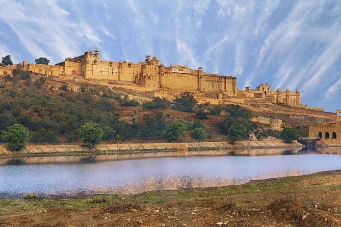 Aravali Exotic Hiking, Yoga with Breakfast - Morning yoga on the move: relaxing, not performance yoga