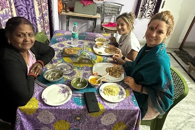 Best cooking class with family in Jaipur - Activity in jaipur - Entering a Jaipur home: the welcome is part of the lesson