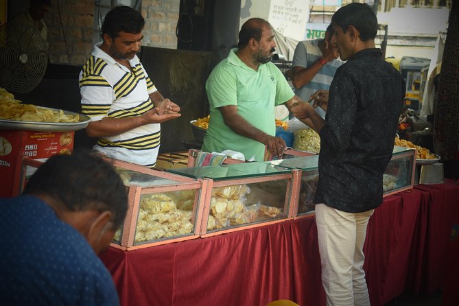Feast on the Streets: Best Jaipur Food Tour - Stop 1: Hawa Mahal (Palace of Wind) Without Turning It Into a Photo Sprint