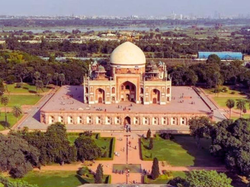 From Jaipur: Taj Mahal, Agra Fort, Baby Taj Day Trip by Car - The shopping window: useful for souvenirs, but control the pace