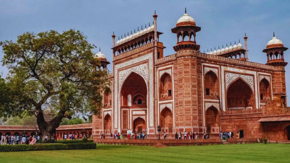 From Jaipur: Taj Mahal, Agra Fort, Baby Taj Day Trip by Car - Guide and driver service: where the day stays easy