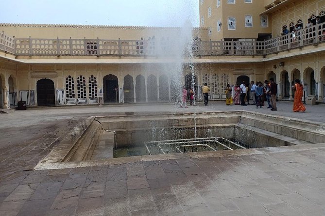 Full-Day Jaipur City Sightseeing Private Tour - Royal Gaitor Tumbas: Carved Walls and Temples in a Smaller Moment
