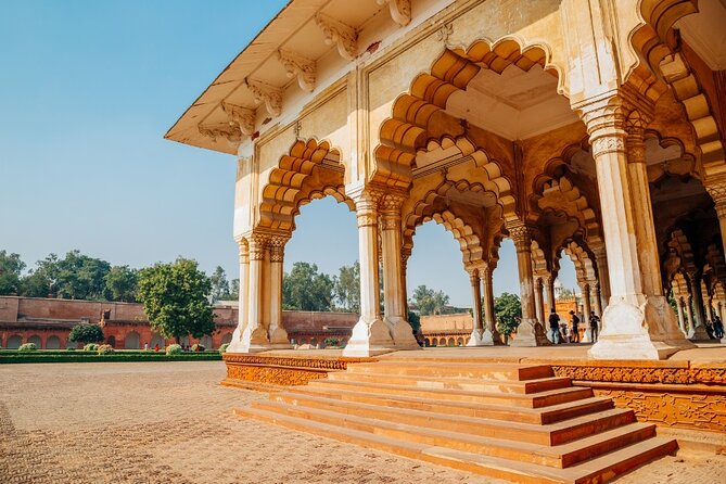 Golden Triangle & Ranthambore: 4-Day Private Tour from Delhi - Delhi First Look: Gurudwara Calm, Mughal Power, Old Delhi Motion