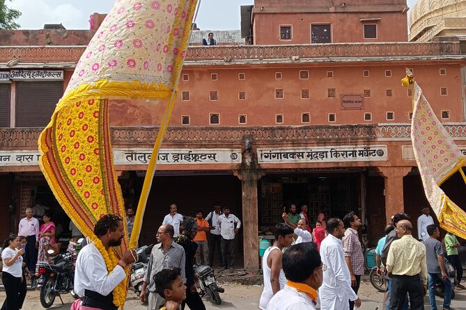 Guided Morning E-Rickshaw Ride with Food Tasting at Jaipur - Hawa Mahal: 953 jharokhas and a better photo moment