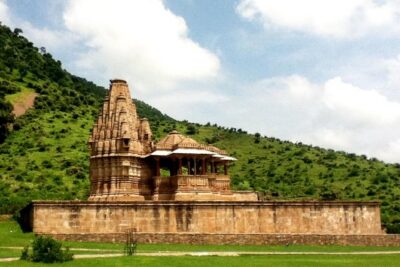 Guided Tour to Haunted Bhangarh & Abhaneri Step Well From Jaipur - Bhangarh Fort: why the ruins are famous and why entry rules matter