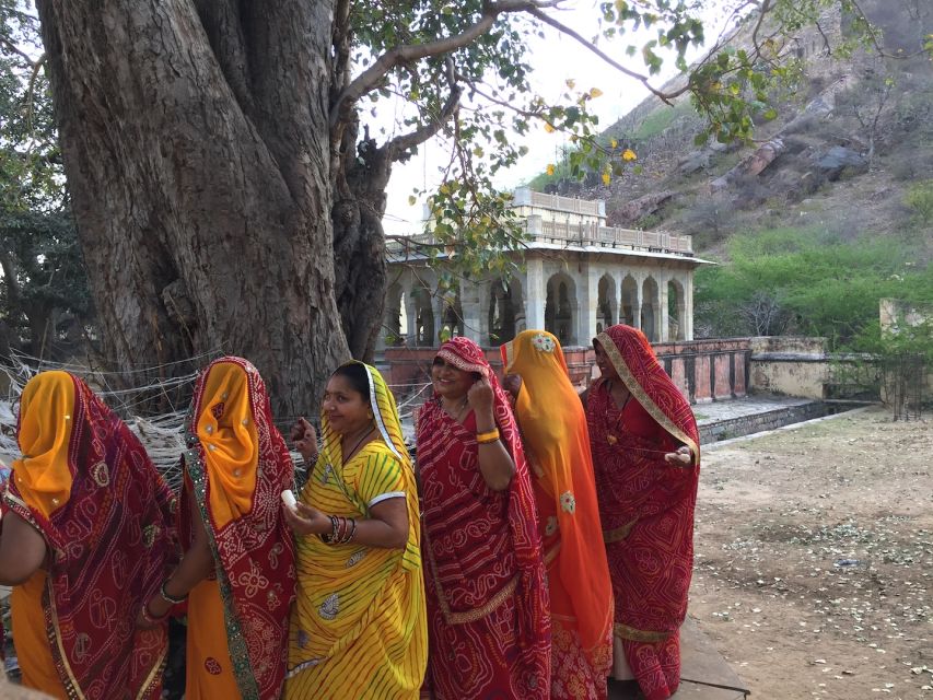 Heritage Walk & Street Food Tasting in Jaipur - Chaura Rasta: Tea, Snacks, and the First View of Market Life