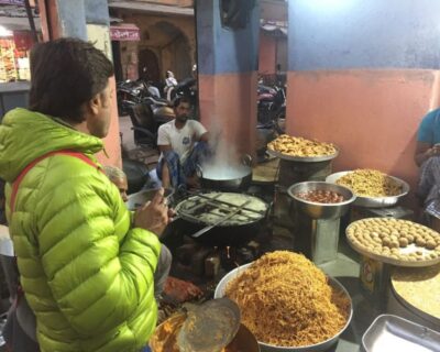 Heritage Walk & Street Food Tasting in Jaipur - Meeting at Golcha Cinema and Getting Oriented Fast