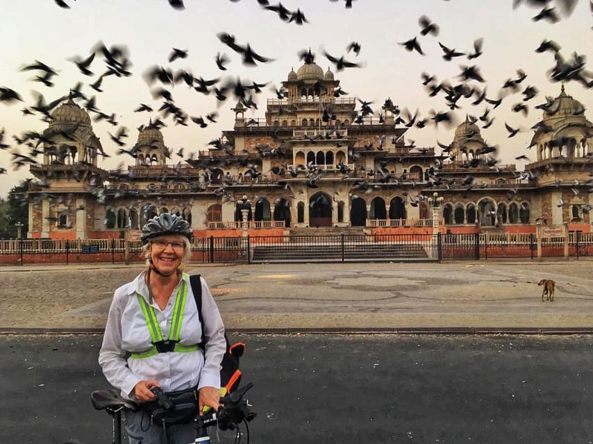 Jaipur: 3-Hour Morning Bike Tour of Jaipur Old City - Govind Dev Ji temple ceremony: Krishna aarti up close