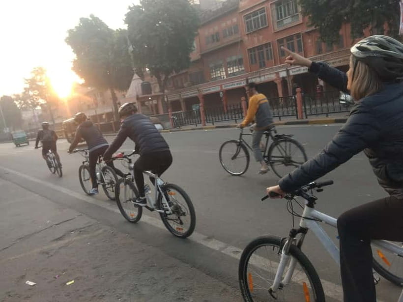Jaipur: 3-Hour Morning Bike Tour of Jaipur Old City - Laughing yoga in the morning park and the flower/vegetable market scene