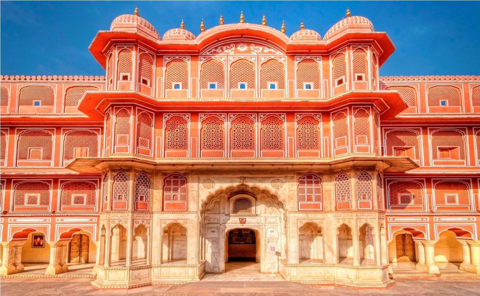 Jaipur: Amber Fort, Jal Mahal and Hawa Mahal Private Tour - City Palace in Jaipur: Mughal-meets-local, plus museum time