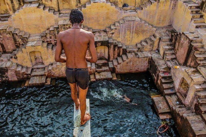 Jaipur by locals : Private Tour of Hidden & Iconic Sights - Jantar Mantar and Jal Mahal: Short Stops With a Different Mood