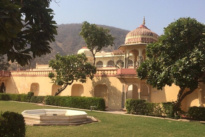 Jaipur City Tour by Private Car With English Speaking Driver - Stop 2: Panna Meena ka Kund stepwell—short visit, big wow