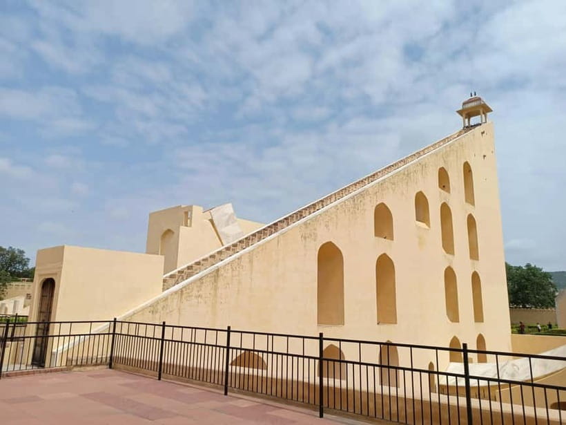 Jaipur: Full-Day City Tour with Car, Guide & Skip-the-Line - Jal Mahal: the palace that seems to float