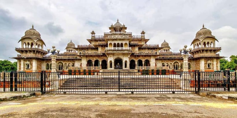 Jaipur: Full-Day Private Sightseeing Tour by Tuk Tuk - Gaitor Ki Chhatriyan and City Palace: where royal meaning gets clearer