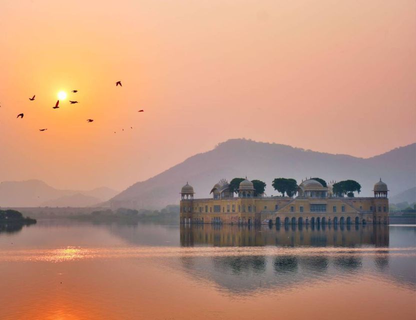 Jaipur: Full Day Sightseeing Tour By Car & Local Tour Guide - Hawa Mahal: windows for privacy, and shade for you