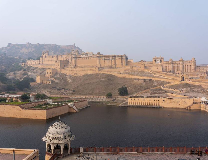 Jaipur: Full Day Sightseeing Tour By Car & Local Tour Guide - Lunch, shopping, and using the waiting time well