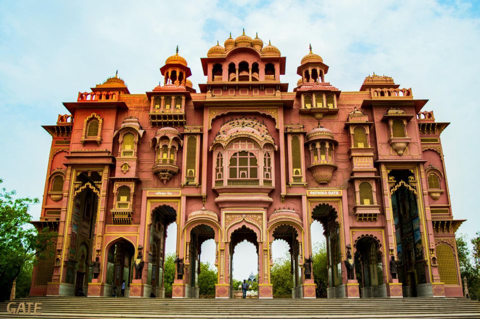 Jaipur: Full-Day Sightseeing Tour with Guide and Lunch - Hawa Mahal: the wind-palace façade you can’t stop photographing