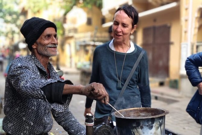 Jaipur Full Day Tour By Car And Guide With Hotel Pickup - Hawa Mahal and Jantar Mantar: two very different ways Jaipur surprises you
