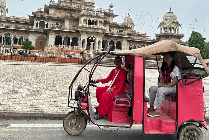 Jaipur Half-Day Heritage Tour by Women-Driven E-Rickshaw - Stop 2: Hawa Mahal as a quick architectural hit