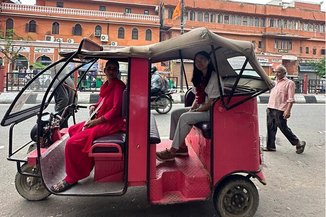 Jaipur Half-Day Heritage Tour by Women-Driven E-Rickshaw - Stop 5: Jal Mahal for the quick Water Palace moment