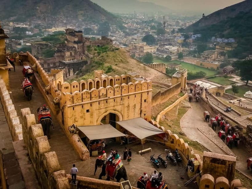 Jaipur: Jaipur & Amber Fort Full or Half-Day Guided Tour - City Palace: where luxury becomes a story you can walk through