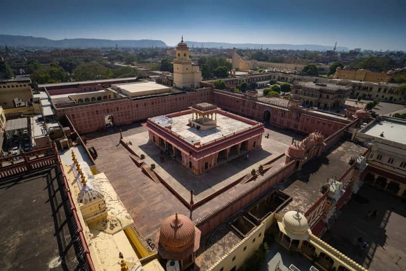 Jaipur: Jaipur & Amber Fort Full or Half-Day Guided Tour - Hawa Mahal: the photo stop that becomes more meaningful with guidance