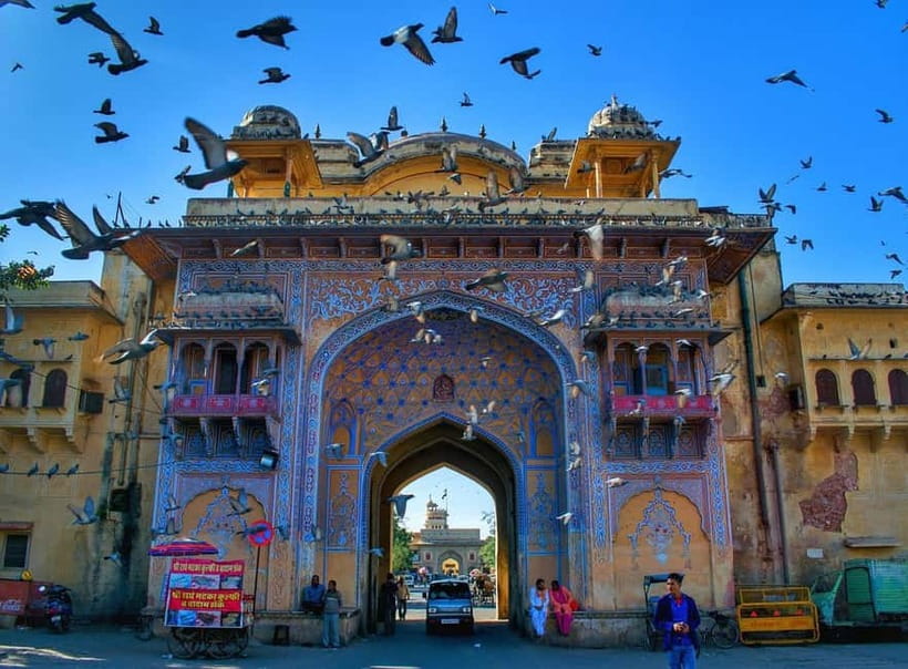 Jaipur: Private Evening Tour with Monkey Temple Sunset - Pickup, private transport, and the reality of city traffic