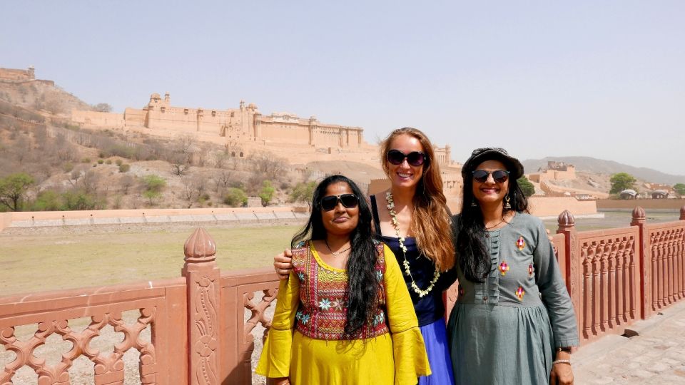 Jaipur: Private Full Day City Sightseeing Tour with Guide - Amber Fort and Sheesh Mahal: the fort that explains architectural mixing