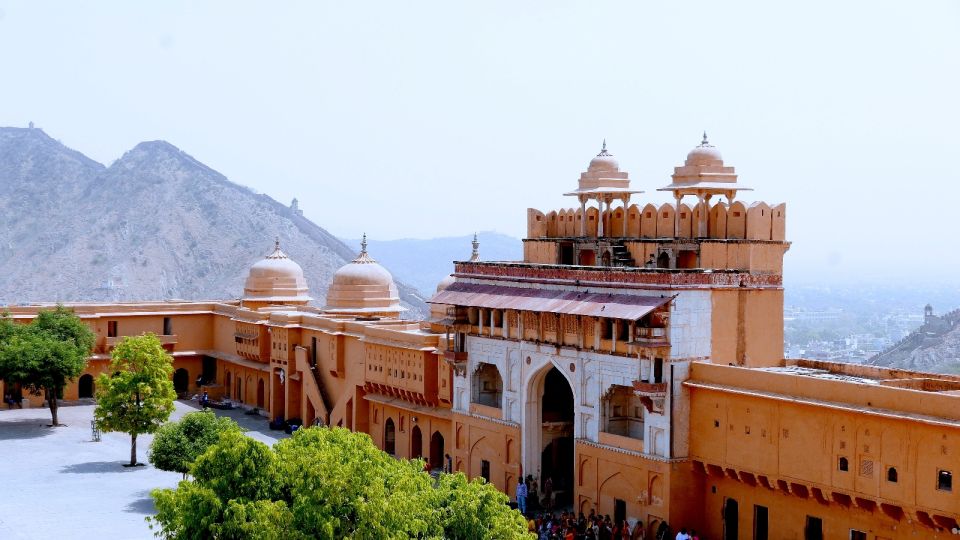 Jaipur: Private Full Day City Sightseeing Tour with Guide - Shopping in Jaipur: how to browse textiles, jewelry, and pottery without feeling pushed