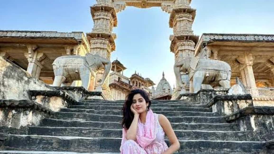 Jaipur: Private Guided Half Day & Full Day Tour in Jaipur - Jal Mahal photo stop: palace-in-the-lake vibes, with realistic expectations