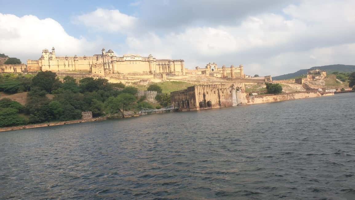 Jaipur: Private Guided Half Day & Full Day Tour in Jaipur - Car comfort, private group pace, and the real benefit of a driver