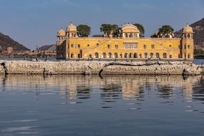 Jaipur Private Sightseeing Full Day Tour By Car and TukTuk - Stop 1: Hawa Mahal, the Palace of Wind, and what to notice in 30 minutes