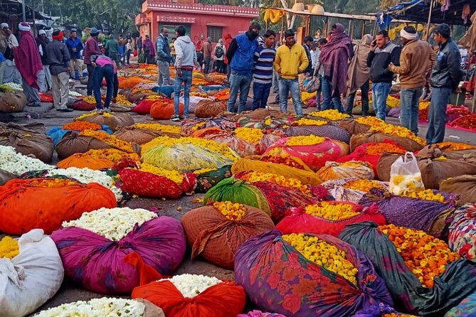 Jaipur Sunrise Tour with Morning Flower Market Walk - Hawa Mahal in the morning: the Palace of Breeze, early angle