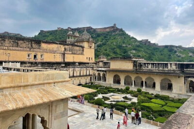 Jaipur Tour with Jaigarh Fort and Nahargarh Sunset - Getting Around Comfortably: Private Car, English-Speaking Driver, Bottled Water