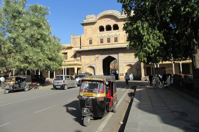 Jaipur Tuk-Tuk Tour with Flower Market Visit - City Palace: the long stop where Jaipur turns hands-on