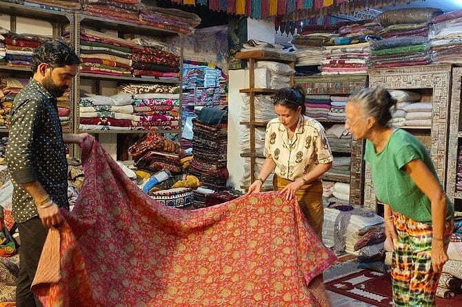 Jaipur Women Crafts and Shopping Tour - Stop 4: Akee International—cashmere, silk, yak, and wool shawls