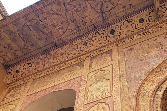 Local breakfast & full city tour by TukTuk - Hawa Mahal, the Palace of Wind: what to focus on first