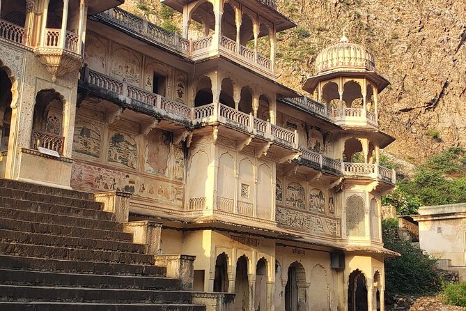 Local breakfast & full city tour by TukTuk - City Palace: where Rajasthani and Mughal meet