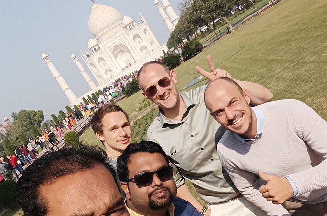 Luxury Same Day Taj Mahal tour From Delhi - All Inclusive - Lunch at DoubleTree by Hilton Agra: The Reset Point