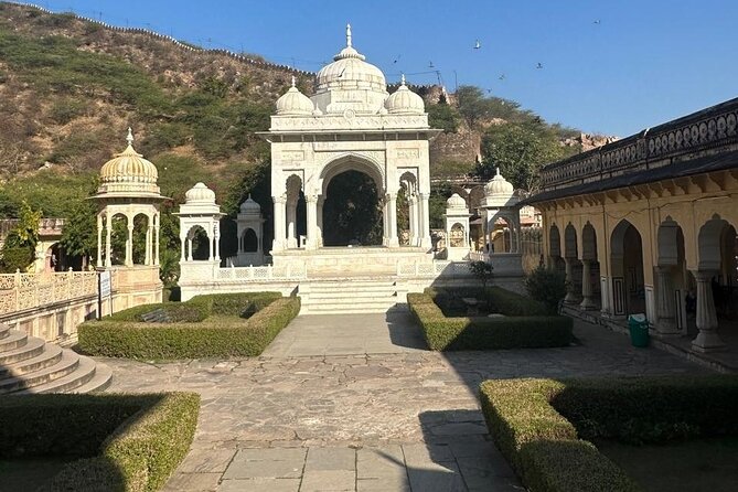 Private Jaipur City Tour by Tuk Tuk Or Car - City Palace: the royal center still in use