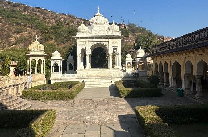 Private Jaipur City Tour by Tuk Tuk Or Car - Royal Gaitor Tumbas: the calmer side of the royal story