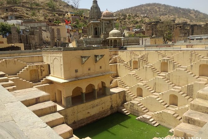 Private Jaipur Full One Day Tour In Pink City With Guide - City Palace: a palace complex that ties the whole story together
