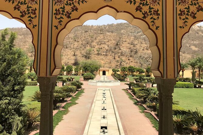 Private Jaipur Half-Day: Amber Fort, Stepwell, Jal Mahal & Gaitor - Hawa Mahal, Jantar Mantar, and City Palace: city icons with a ticket plan