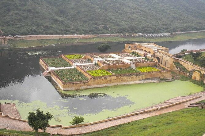 Private Jaipur Pink City Tour by Car & Driver with a Tour Guide - Royal Gaitor Tumbas: marble mausoleums where you slow down