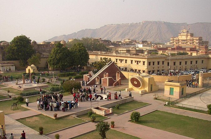Private Jaipur sightseeing Tour by Car - All Inclusive - Panna Meena ka Kund and Jal Mahal: the best stops for a lighter pace